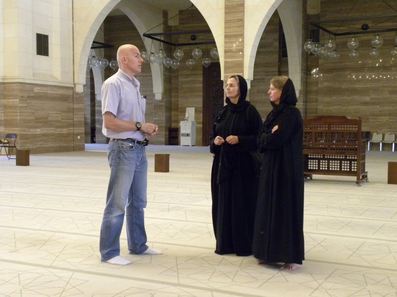 The Girls in traditinal Arab garb visiting the Grand Mosque