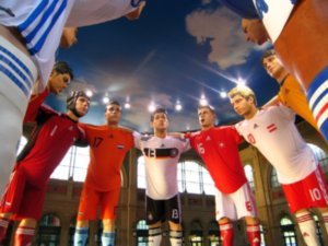 30m high footballers in the Main Station