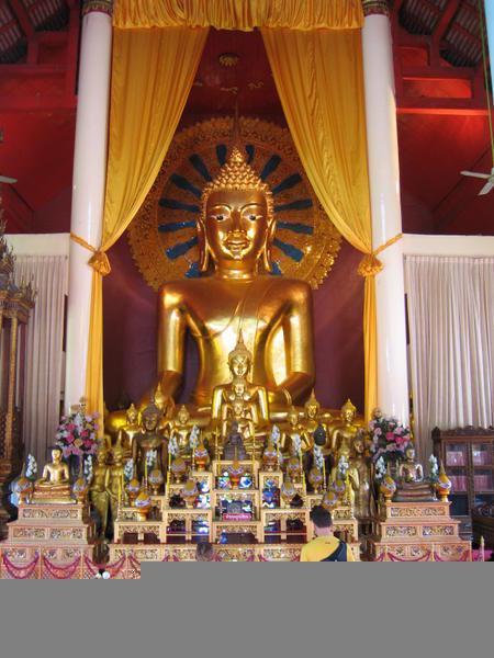 Principal Buddha of Vihran Luang