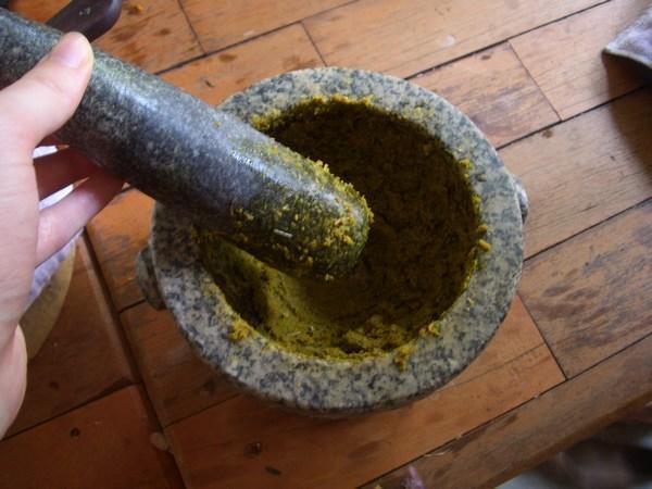 Making curry paste