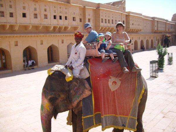 Luxury taxi up to Amber Fort!