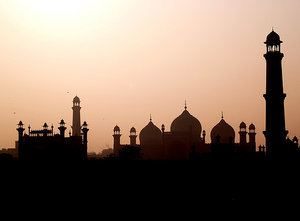 sunset view of badshahi mosque