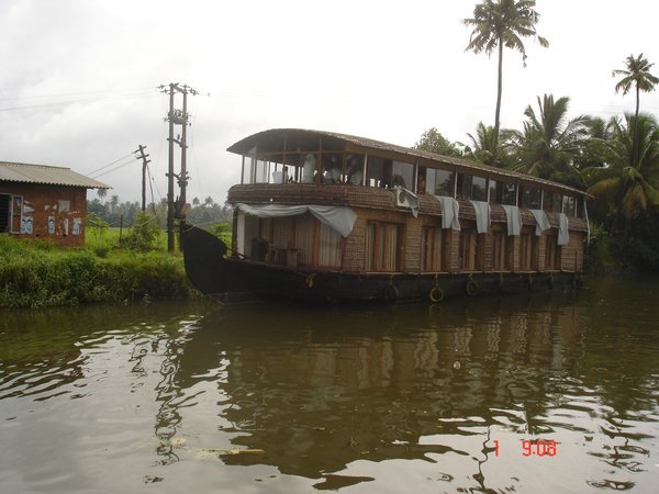 houseboat in kumarkum