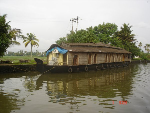 houseboat in kumarakum