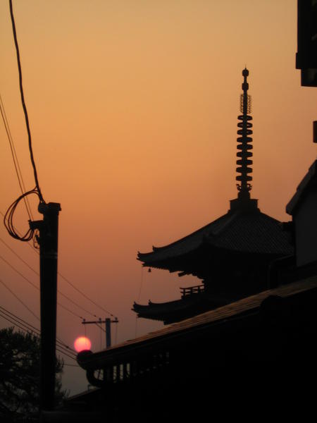 Pagoda at sunset on my walk from Kiyomizu to Marayuma Park