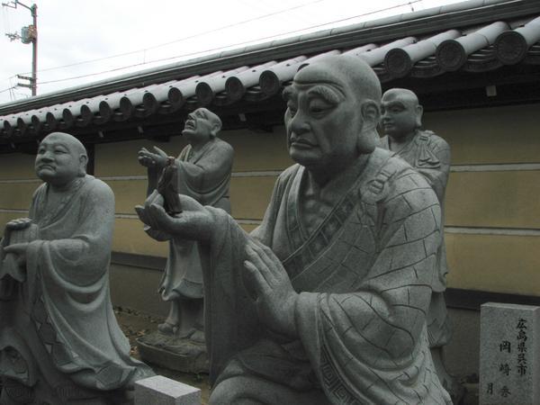 Statues at Zentsuji