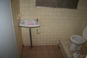 Ao Phai Huts bathroom