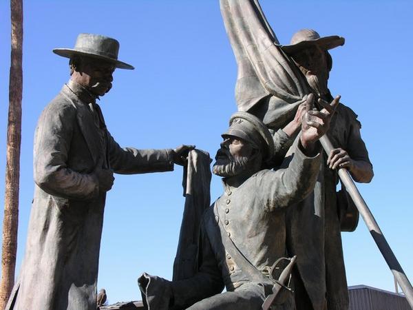 Statue of Mormon passing through AZ