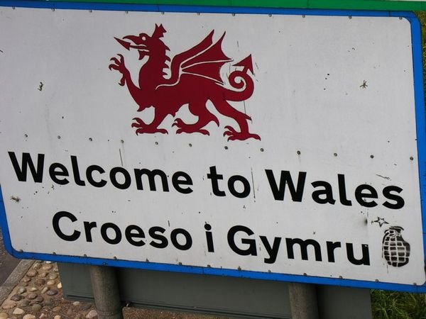 Welcome to Wales, English and Welsh