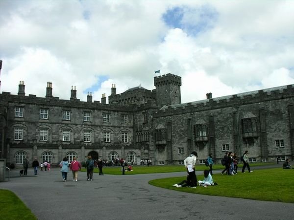 Kilkenny Castle, can I tell you how many tour buses were here?