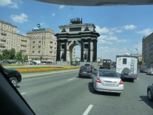 Drive into Moscow passing the Arch, near our âhomeâ