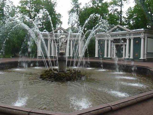Fountains at Petrodvorets, Peterâs court