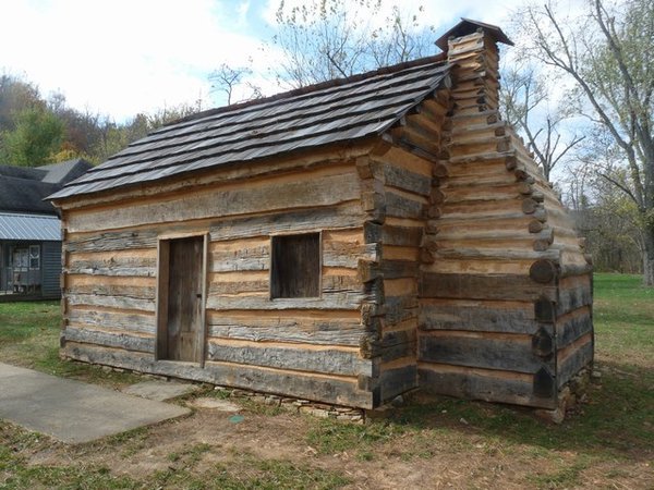 â The Ole Log Cabinâ boyhood home of Lincoln Knob Creek | Photo