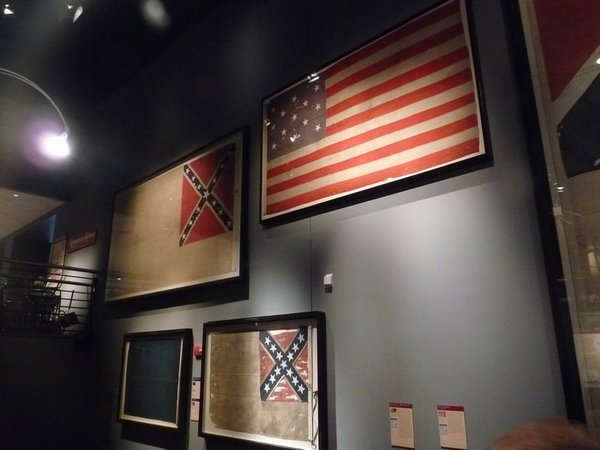 Union and Confederate Flags
