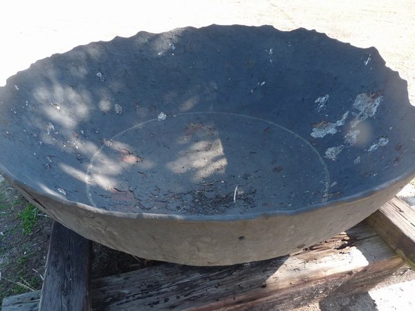 Bowl to boil salt to preserve food