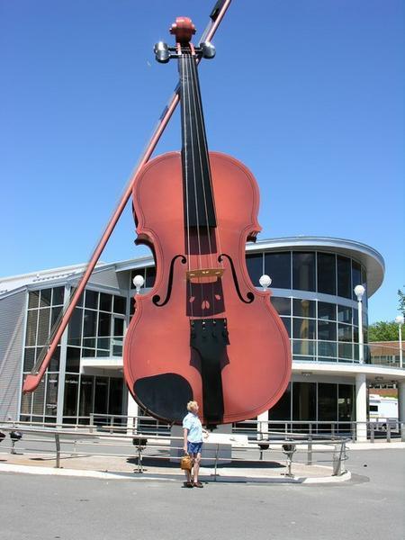 The great Fiddle, symbol of love for music and dance loved by all.