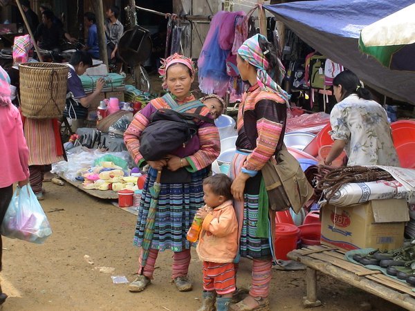 Red Hmong at market