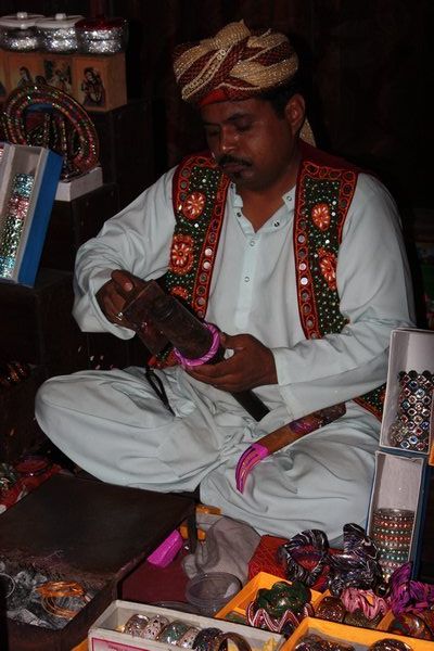 Doha - Bangle maker at the Souk