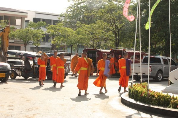 Chiang Mai - Monks at Wat Po Singh