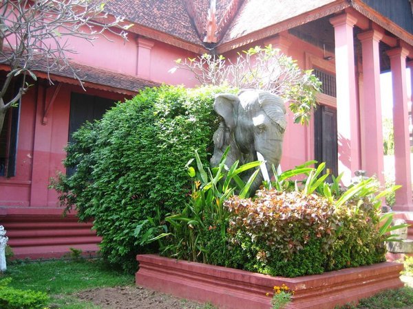 Phnom Penh museum - elephant hedge
