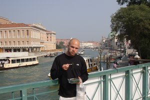 venice eating spinach