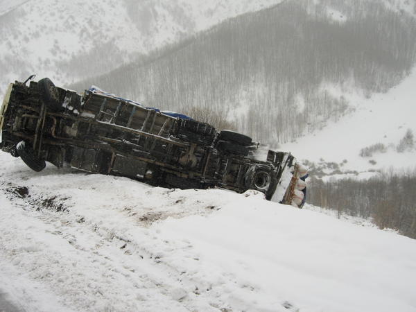 OVERTURNED TRUCK ON A MOUNTAIN PASS
