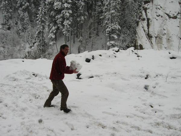 NIGEL WITH A GIANT SNOWBALL