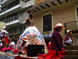 Cuenca: Fiesta Parade