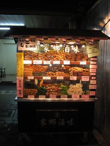 Huaxi night market 