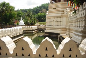Kandy: tooth relic temple