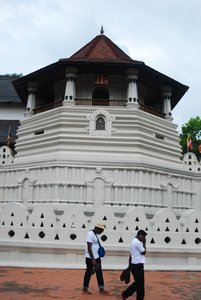Kandy: tooth relic temple