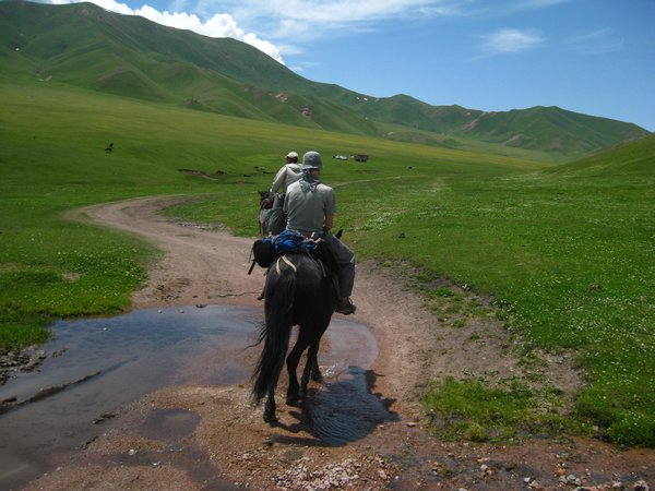 Song Kul trek on horseback day 1