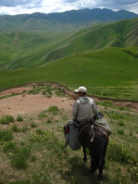 Song Kul trek on horseback day 1