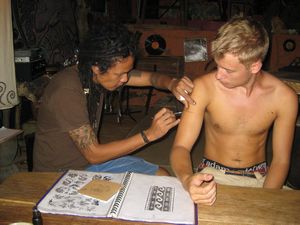 Cueba bar henna tattoo session