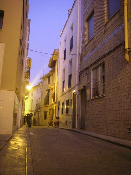 Alcublas street later that night...