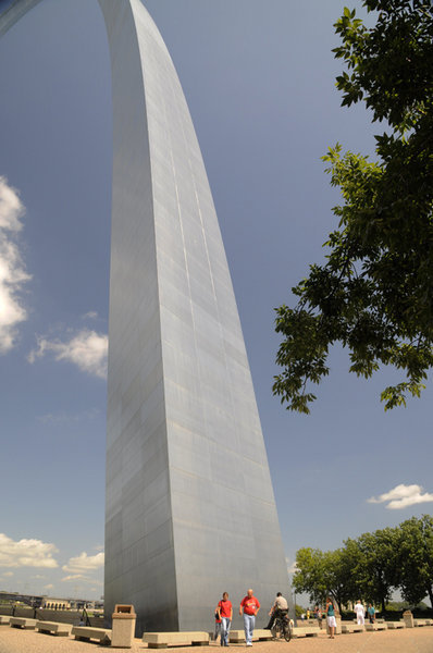 Side view of Gateway Arch