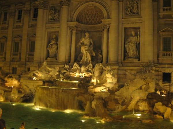 the Trevi Fountain (640x480)