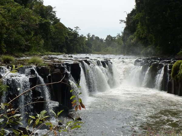 Tad Pasuam Falls