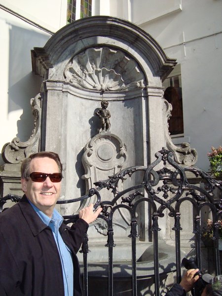 Dad with the Manneken Pis