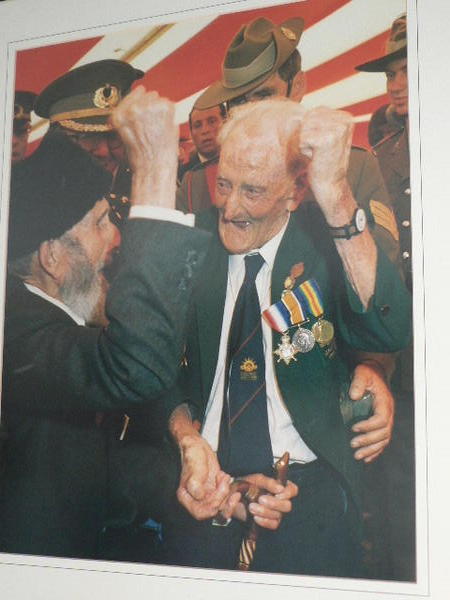 Australian ANZAC veteran Jack Ryan and Turkish Gallipoli Veteran Huseyin Kacmaz