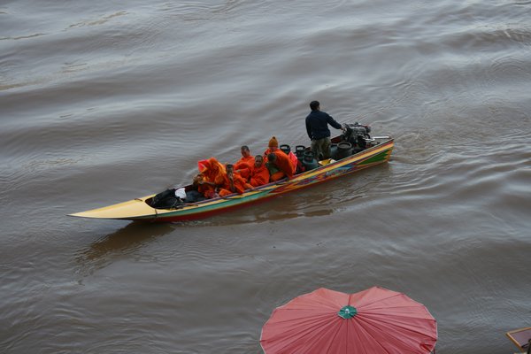 Religious pilrimage by fast boat