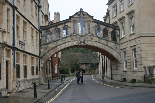 Bridge between buildings