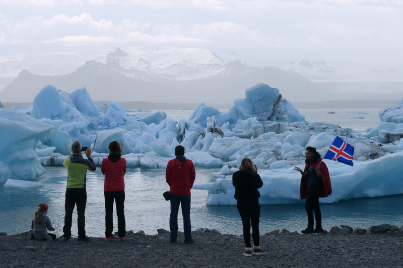 Island-Fans am Gletschersee