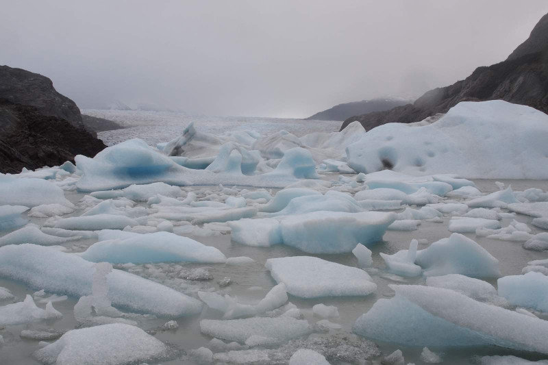 Eisschollen im Gletschersee