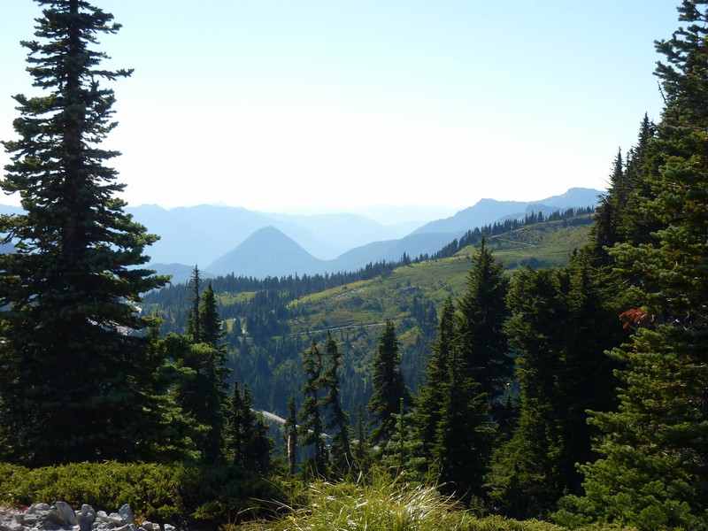 Blick vom Mt. Rainier auf die Cascade Mountains