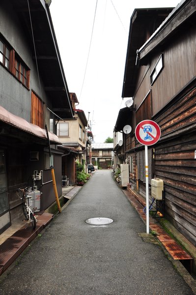 Narrow alleyways rule in Takayama