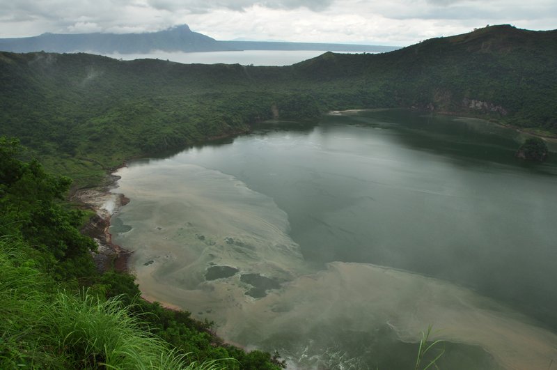 Sulphuric volcano lake