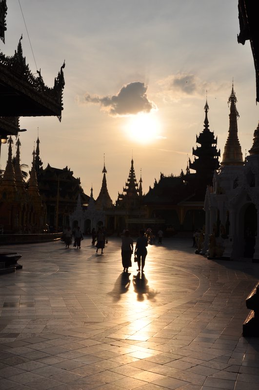 Shwedagon at dusk