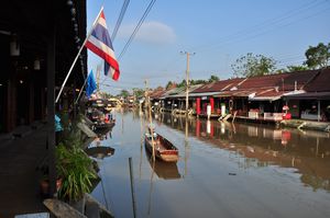 Not-so-floating-markets in Amphawa