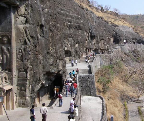 Ajanta: Cave Visitors